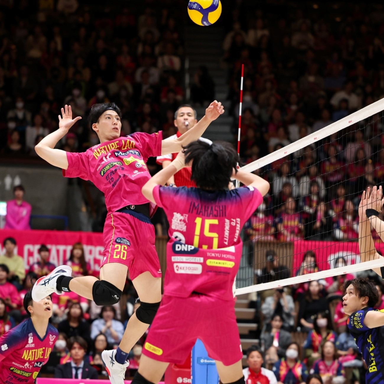 全英羽球超级1000赛 ｜ 苦战3局挫托马波波夫 李诗沣8强战拉沙森